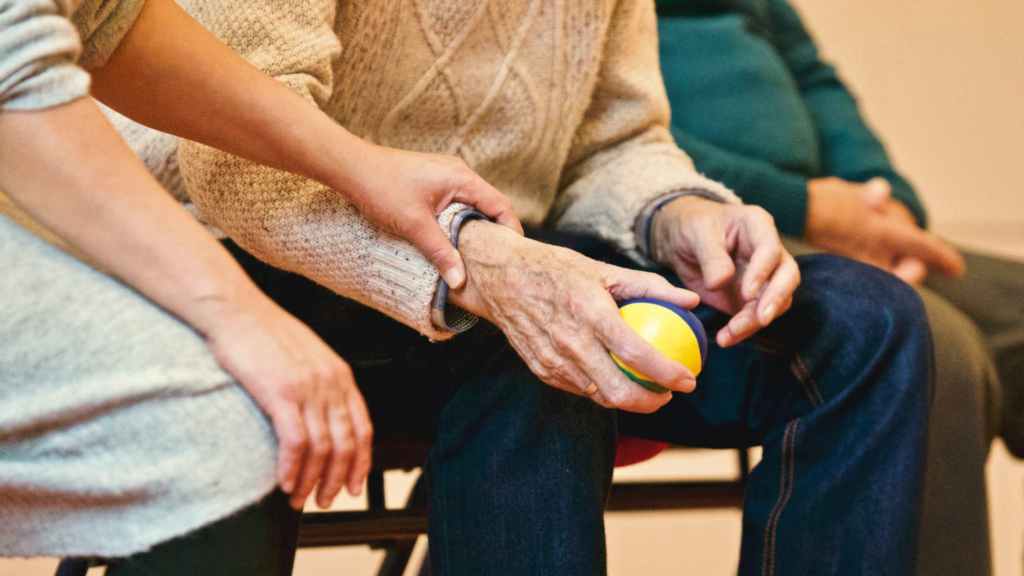 ¿Qué son los servicios de cuidado de ancianos y cuándo es mejor implementarlos?